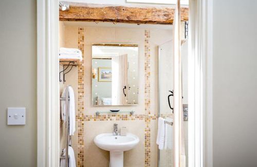 Condicote House | Clematis cottage