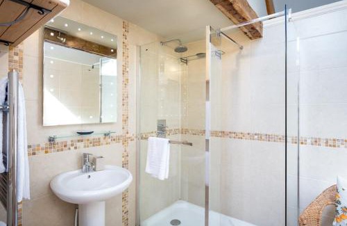 Condicote House | Clematis cottage