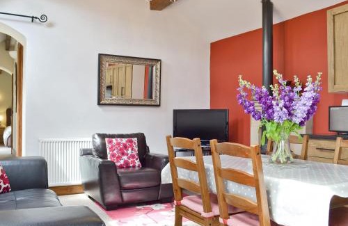 Matlock House | Clematis Cottage