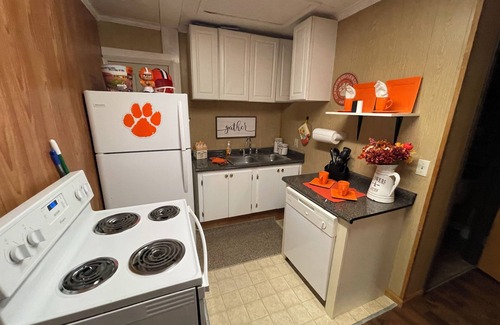 Seneca House | CLEMSON Lake property for gameday, vacation, University events.