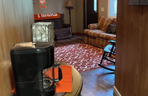 Seneca House | CLEMSON Lake property for gameday, vacation, University events.