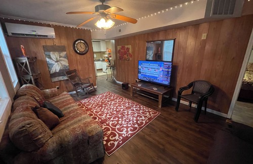 Seneca House | CLEMSON Lake property for gameday, vacation, University events.