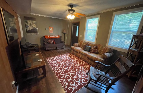 Seneca House | CLEMSON Lake property for gameday, vacation, University events.