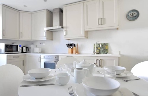 Lyme Regis Cottage | CLEVE HOUSE, family friendly, country holiday cottage in Lyme Regis