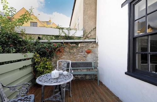 Lyme Regis Cottage | CLEVE HOUSE, family friendly, country holiday cottage in Lyme Regis