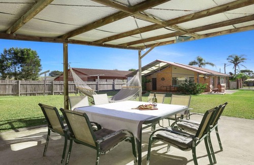 Culburra Beach House | Cleveland Place - beach access