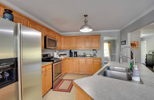 Cleveland House | Cleveland Retreat w/Deck: 2 Mi to Winery!