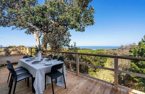 Flinders House | Cleversley Cottage - Ocean Views, Pets, Golf