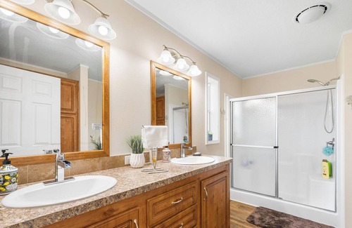 Clewiston House | Clewiston is known as "America's Sweetest Town. Relax with the whole family! nn