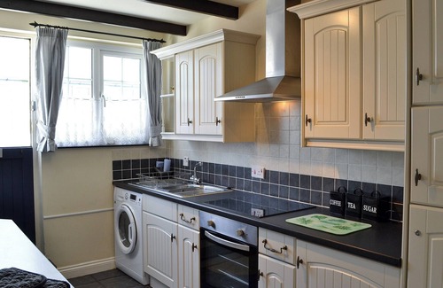 Port Isaac Cottage | Cliff and sea views from this family cottage, only 200 yards from the harbour.