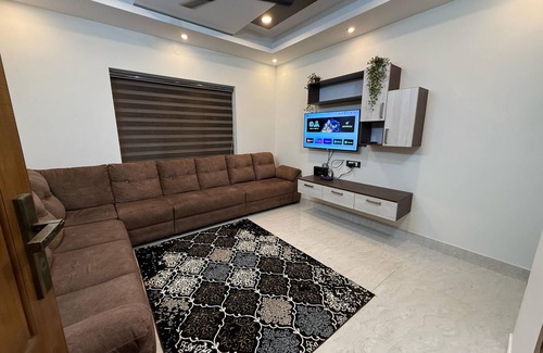 Varkala House | Cliff Niyara 5min drive to Beach and Cliff 2-bedroom house with AC in Varkala