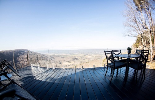 Pikeville House | Cliffside bungalow with panoramic mountain views