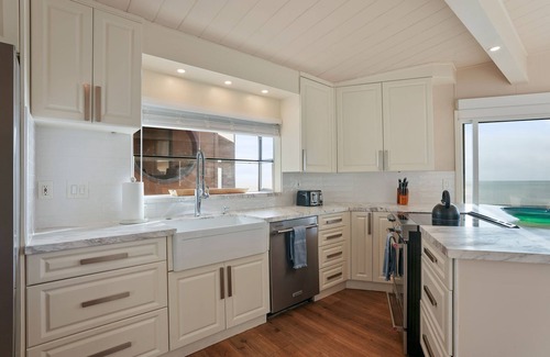 Leucadia House | Cliffside Oceanfront Gem - Stunning Views & Yard