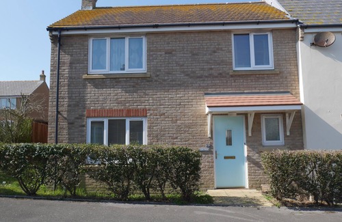 Southwell Cottage | CLIFFWALK COTTAGE, pet friendly, with hot tub in Portland Bill