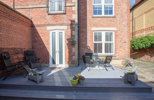 Lytham St. Anne's Apartment | Clifton Drive Beach Retreat - Dog Friendly - Beach Access - Sleeps 4