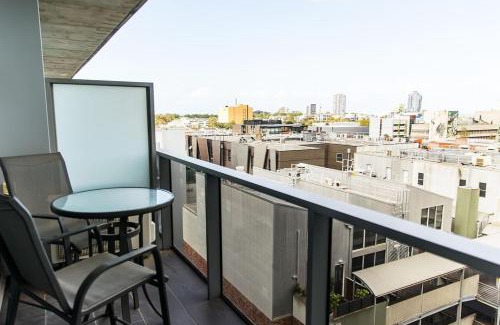 Prahran Apartment | Clifton, gym and BBQ. Central