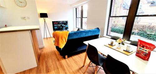 Northampton Apartment | Cliftonville Heights - 2 bed Home away from Home