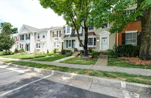 Countryside House | ClintonCrest: Private Yard & Near DC
