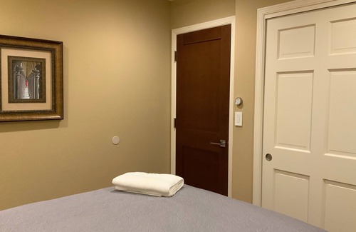 West San Jose Bed & Breakfast | Clock Room- beautiful bedroom next to Santana Row