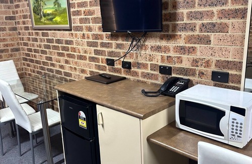 Coonabarabran Hotel | Clock Tower Motor Inn