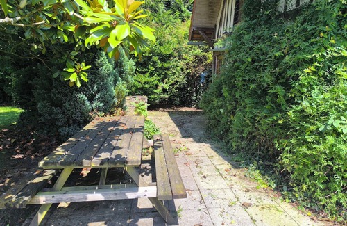 Lammerville Cottage | Clos Cristina. 2-bedroom self-catering cottage, with a studio on the second floor.