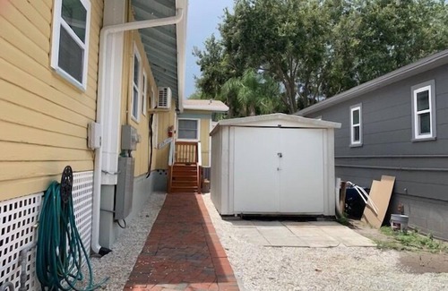 Crescent Lake House | Close 2 North shore DT, art, events + more! w/2Bikes