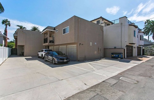 Huntington Beach Apartment | Close 2 the beach, away from crowds