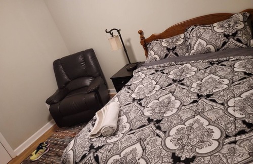 North Decatur House | CLOSE to CDC, VA & EMORY Private Room with Shared bath bath
