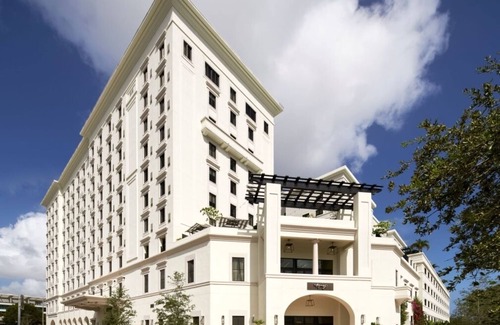 Coral Gables House | Close to Coconut Grove! 3 Relaxing Units, Onsite Parking! Pets are Allowed!