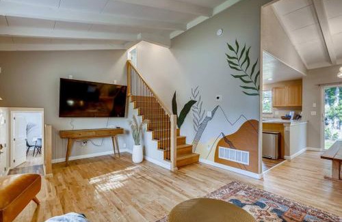 Arvada Plaza Area House | Close to Denver & Golden - Perfect for Groups