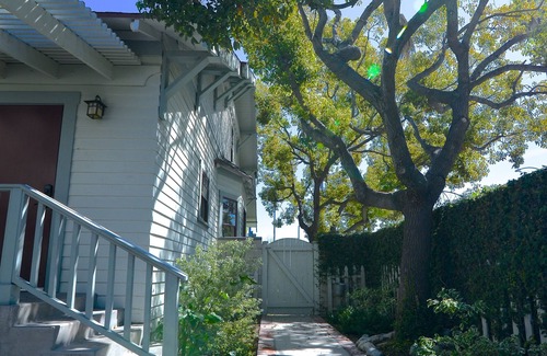 Anaheim Colony Historic District House | Close to Disney. 9 dollar Uber Ride. Walk to Packing House. CA historic home