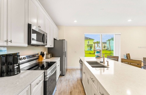 West Kissimmee House | Close to Disney Townhome in Margaritaville Neighborhood Sleeps 8