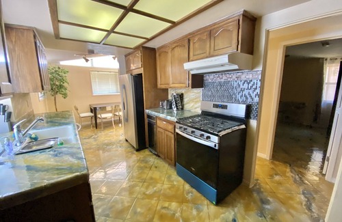 Sherwood Forest and Thistle Development House | CLOSE TO DISNEYLAND & CONVENTION CENTER
