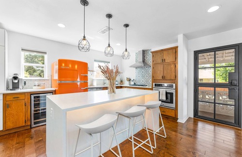 Oak Forest House | Close to Domain DT Shopping Chic Serene 3BR