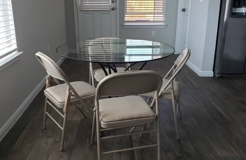 McNeil House | Close to downtown 14mint Airport 15 minute and south