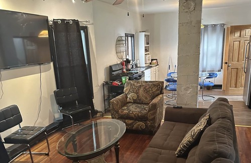 Buffalo Villa | Close to everything Buffalo New York! 19 min feom Niagara Falls!