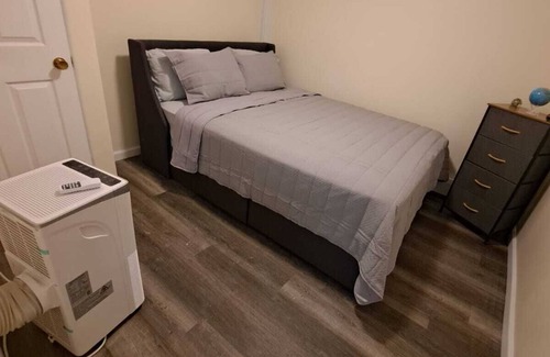 Edenwald Apartment | Close to everything NYC. A bus ride, subway, movie Centre, and shopping mall.
