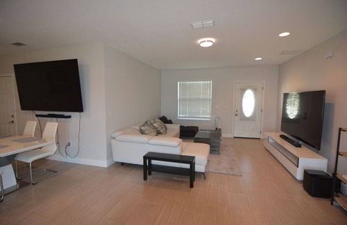 Deltona Lakes House | Close to everywhere you want to be