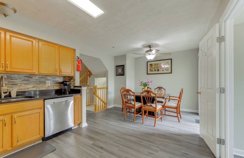Rossville House | Close to Hospital & White Marsh! Rosedale Townhome