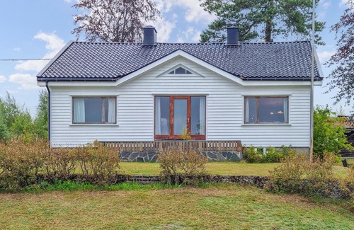 Songdalen House | Close to Lake Livatnet, this spacious vacation home in Finsland welcomes you.