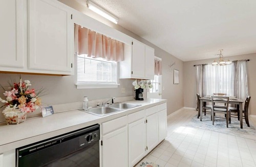 Irmo House | Close to Lake Murray&Ft. Jackson - Idyllic in Irmo