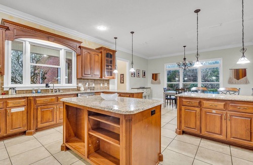 Mayhew House | Close to MSU | Spacious | Grill Deck