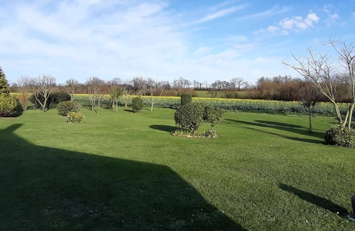 Tour-en-Bessin House | Close to Omaha Beach, single-story cottage, veranda, pets allowed