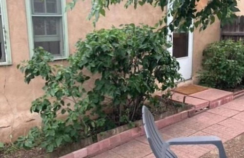 Santa Fe House | Close to Plaza!Charming Private 2 bedroom Casita, 2 fenced quiet courtyards