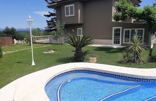 Alcover Villa | Close to Salou and just steps from the village!