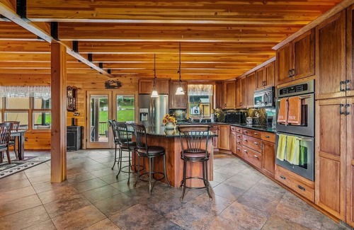 Day House | Close to Saratoga, Sacandaga Lake, Sleeps 14. WiFi, AC, Fireplace