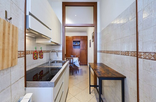Rione IV Campo Marzio Apartment | Close to Spanish Steps 2 bedrooms, balcony, wifi, A/C, dining room, kitchen, lift