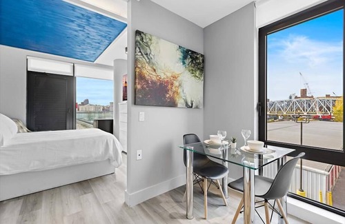 Port Morris Hotel | Close to Stadium Studio F Bal BR | Hotel Amenities