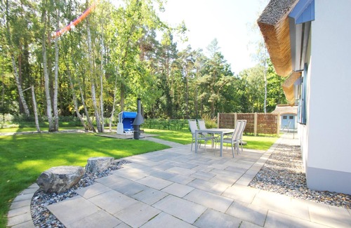 Glowe House | Close to the beach, thatched roof, with garden, sauna, dog-friendly - Ferienhaus Stranddistel