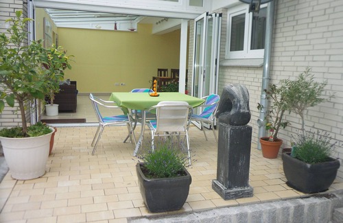 Duhnen Apartment | Close to the beach modern spacious apartment with winter garden and sauna, 89 sqm-ground floor